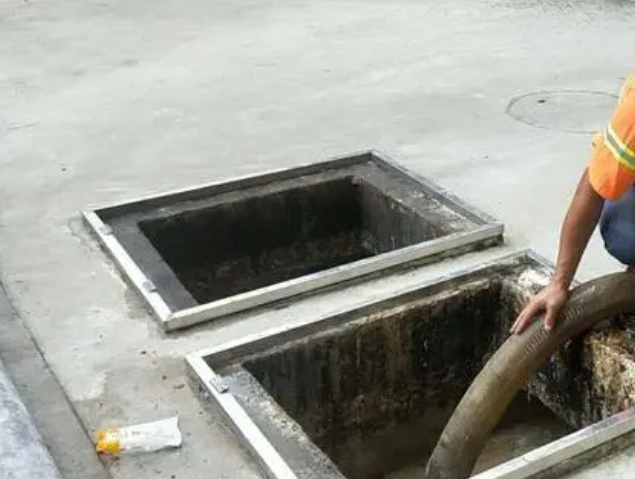 岗侨化粪池清理
